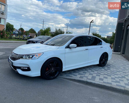 Белый Хонда Аккорд, объемом двигателя 2.36 л и пробегом 171 тыс. км за 10900 $, фото 3 на Automoto.ua