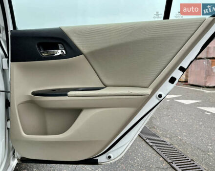 Белый Хонда Аккорд, объемом двигателя 2.35 л и пробегом 187 тыс. км за 12990 $, фото 27 на Automoto.ua