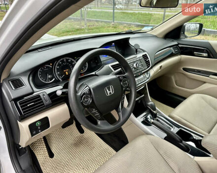 Белый Хонда Аккорд, объемом двигателя 2.35 л и пробегом 187 тыс. км за 12990 $, фото 13 на Automoto.ua