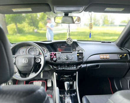 Белый Хонда Аккорд, объемом двигателя 2.4 л и пробегом 175 тыс. км за 13900 $, фото 5 на Automoto.ua