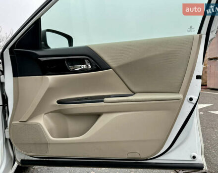 Белый Хонда Аккорд, объемом двигателя 2.35 л и пробегом 187 тыс. км за 12990 $, фото 24 на Automoto.ua