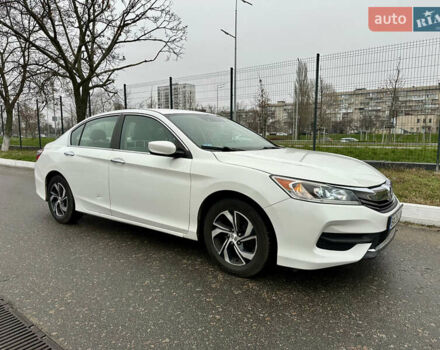 Белый Хонда Аккорд, объемом двигателя 2.35 л и пробегом 187 тыс. км за 12990 $, фото 2 на Automoto.ua