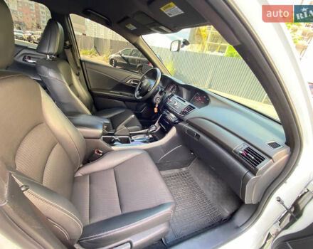 Белый Хонда Аккорд, объемом двигателя 2.36 л и пробегом 171 тыс. км за 10900 $, фото 18 на Automoto.ua