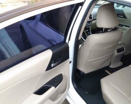 Белый Хонда Аккорд, объемом двигателя 2 л и пробегом 150 тыс. км за 16700 $, фото 9 на Automoto.ua