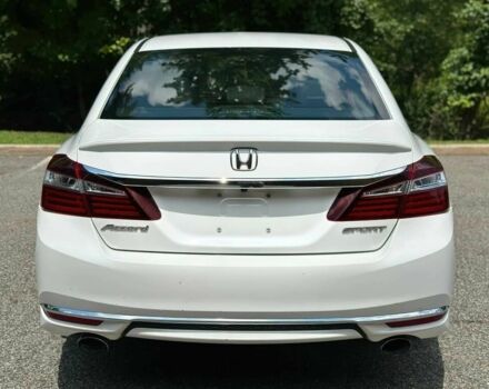 Белый Хонда Аккорд, объемом двигателя 2.4 л и пробегом 70 тыс. км за 9000 $, фото 4 на Automoto.ua