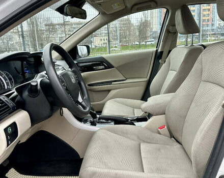 Белый Хонда Аккорд, объемом двигателя 2.35 л и пробегом 187 тыс. км за 12990 $, фото 14 на Automoto.ua