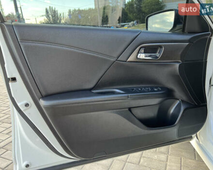 Белый Хонда Аккорд, объемом двигателя 2.4 л и пробегом 150 тыс. км за 12700 $, фото 25 на Automoto.ua