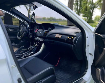 Белый Хонда Аккорд, объемом двигателя 2.4 л и пробегом 175 тыс. км за 13900 $, фото 4 на Automoto.ua