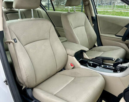 Белый Хонда Аккорд, объемом двигателя 2.35 л и пробегом 187 тыс. км за 12990 $, фото 23 на Automoto.ua