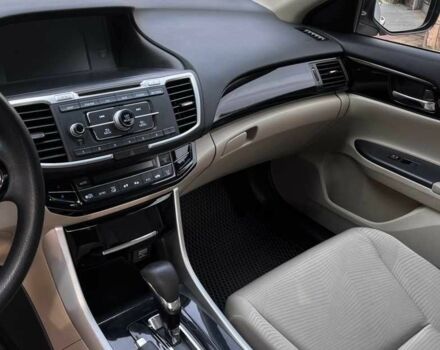 Білий Хонда Аккорд, об'ємом двигуна 2.4 л та пробігом 196 тис. км за 11500 $, фото 12 на Automoto.ua