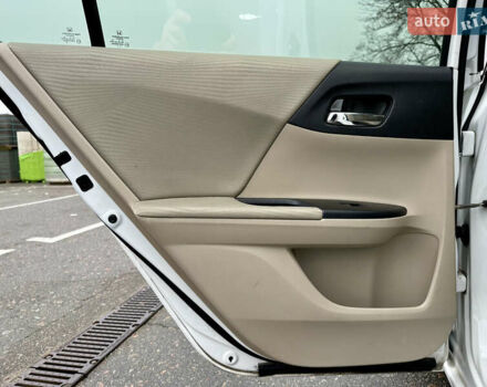 Белый Хонда Аккорд, объемом двигателя 2.35 л и пробегом 187 тыс. км за 12990 $, фото 20 на Automoto.ua