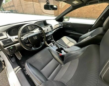 Белый Хонда Аккорд, объемом двигателя 2.4 л и пробегом 70 тыс. км за 9000 $, фото 10 на Automoto.ua