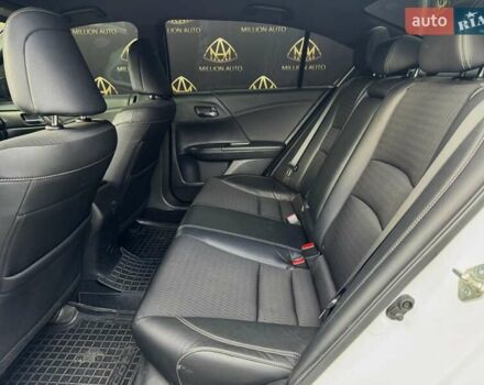 Белый Хонда Аккорд, объемом двигателя 2.36 л и пробегом 141 тыс. км за 13200 $, фото 9 на Automoto.ua