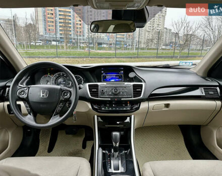 Белый Хонда Аккорд, объемом двигателя 2.35 л и пробегом 187 тыс. км за 12990 $, фото 9 на Automoto.ua