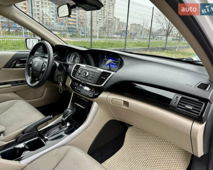 Белый Хонда Аккорд, объемом двигателя 2.35 л и пробегом 187 тыс. км за 12990 $, фото 21 на Automoto.ua