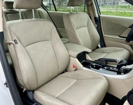 Белый Хонда Аккорд, объемом двигателя 2.4 л и пробегом 187 тыс. км за 12990 $, фото 18 на Automoto.ua