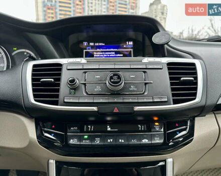 Белый Хонда Аккорд, объемом двигателя 2.35 л и пробегом 187 тыс. км за 12990 $, фото 11 на Automoto.ua