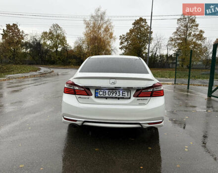 Белый Хонда Аккорд, объемом двигателя 2.36 л и пробегом 160 тыс. км за 13500 $, фото 6 на Automoto.ua