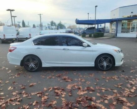 Белый Хонда Аккорд, объемом двигателя 2.4 л и пробегом 51 тыс. км за 11000 $, фото 5 на Automoto.ua