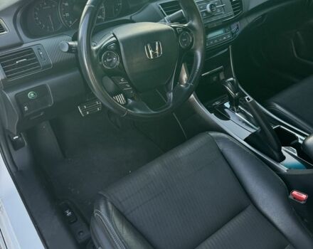 Білий Хонда Аккорд, об'ємом двигуна 2.4 л та пробігом 255 тис. км за 12900 $, фото 5 на Automoto.ua