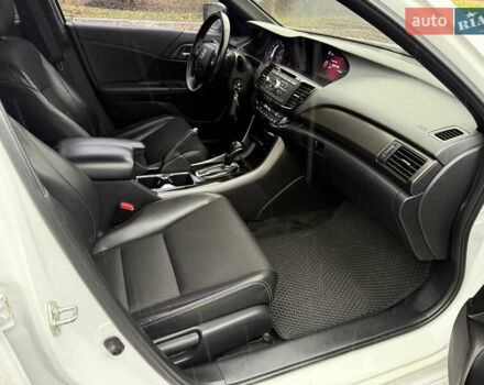 Белый Хонда Аккорд, объемом двигателя 2.36 л и пробегом 160 тыс. км за 13600 $, фото 19 на Automoto.ua