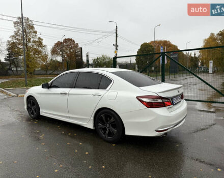 Белый Хонда Аккорд, объемом двигателя 2.36 л и пробегом 160 тыс. км за 13500 $, фото 5 на Automoto.ua