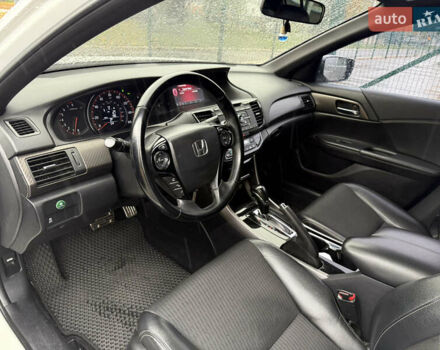 Белый Хонда Аккорд, объемом двигателя 2.36 л и пробегом 160 тыс. км за 13600 $, фото 21 на Automoto.ua