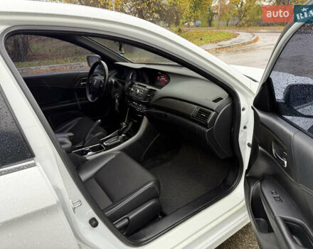 Белый Хонда Аккорд, объемом двигателя 2.36 л и пробегом 160 тыс. км за 13500 $, фото 16 на Automoto.ua