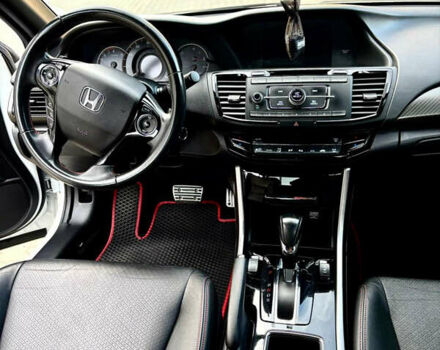 Белый Хонда Аккорд, объемом двигателя 2.4 л и пробегом 200 тыс. км за 14500 $, фото 10 на Automoto.ua