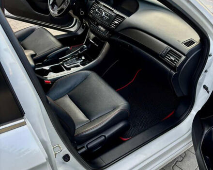 Белый Хонда Аккорд, объемом двигателя 2.4 л и пробегом 200 тыс. км за 14500 $, фото 13 на Automoto.ua