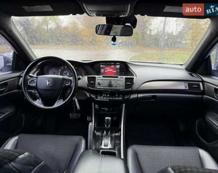 Белый Хонда Аккорд, объемом двигателя 2.36 л и пробегом 160 тыс. км за 13500 $, фото 17 на Automoto.ua