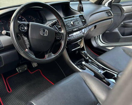 Белый Хонда Аккорд, объемом двигателя 2.4 л и пробегом 200 тыс. км за 14500 $, фото 12 на Automoto.ua