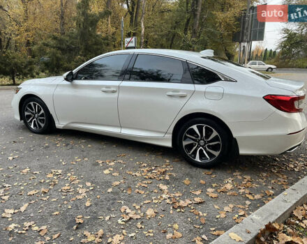 Белый Хонда Аккорд, объемом двигателя 1.5 л и пробегом 73 тыс. км за 16000 $, фото 5 на Automoto.ua