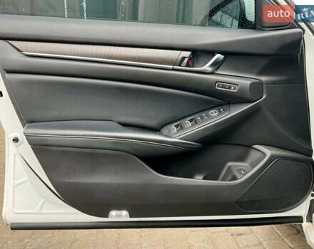 Белый Хонда Аккорд, объемом двигателя 1.5 л и пробегом 129 тыс. км за 18940 $, фото 14 на Automoto.ua