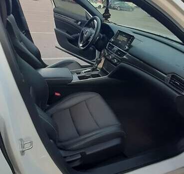 Білий Хонда Аккорд, об'ємом двигуна 1.5 л та пробігом 63 тис. км за 18200 $, фото 11 на Automoto.ua