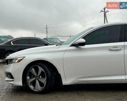Белый Хонда Аккорд, объемом двигателя 1.5 л и пробегом 129 тыс. км за 18940 $, фото 1 на Automoto.ua