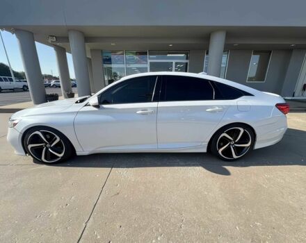 Белый Хонда Аккорд, объемом двигателя 2 л и пробегом 37 тыс. км за 6000 $, фото 2 на Automoto.ua