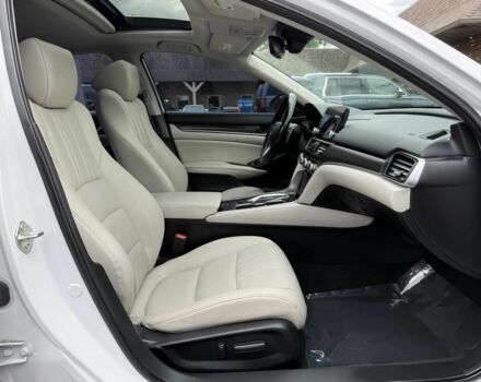 Белый Хонда Аккорд, объемом двигателя 2 л и пробегом 46 тыс. км за 10000 $, фото 7 на Automoto.ua