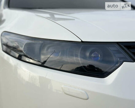Белый Хонда Аккорд, объемом двигателя 2.4 л и пробегом 204 тыс. км за 12000 $, фото 25 на Automoto.ua