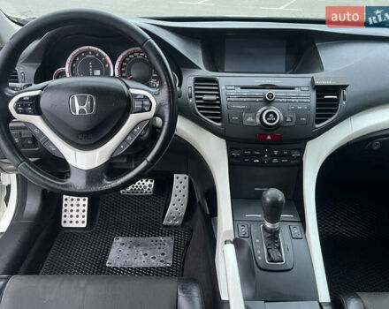 Белый Хонда Аккорд, объемом двигателя 2.35 л и пробегом 260 тыс. км за 12500 $, фото 17 на Automoto.ua