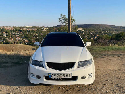 Белый Хонда Аккорд, объемом двигателя 2 л и пробегом 300 тыс. км за 6000 $, фото 1 на Automoto.ua
