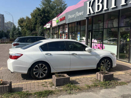 Белый Хонда Аккорд, объемом двигателя 2.36 л и пробегом 198 тыс. км за 13000 $, фото 1 на Automoto.ua