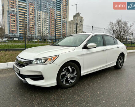 Белый Хонда Аккорд, объемом двигателя 2.35 л и пробегом 187 тыс. км за 12990 $, фото 1 на Automoto.ua