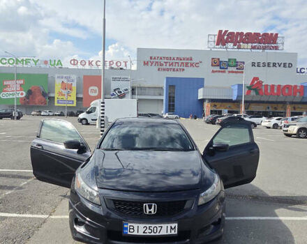 Черный Хонда Аккорд, объемом двигателя 3.5 л и пробегом 256 тыс. км за 8300 $, фото 2 на Automoto.ua