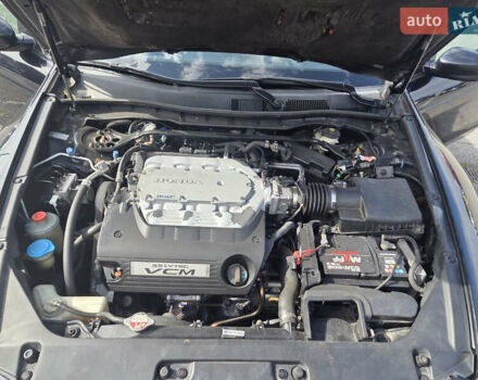 Черный Хонда Аккорд, объемом двигателя 3.5 л и пробегом 256 тыс. км за 8300 $, фото 11 на Automoto.ua