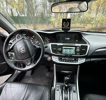 Черный Хонда Аккорд, объемом двигателя 2.35 л и пробегом 279 тыс. км за 10500 $, фото 6 на Automoto.ua