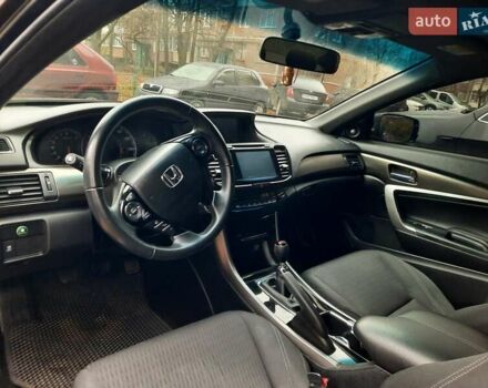 Черный Хонда Аккорд, объемом двигателя 2.4 л и пробегом 70 тыс. км за 11800 $, фото 7 на Automoto.ua