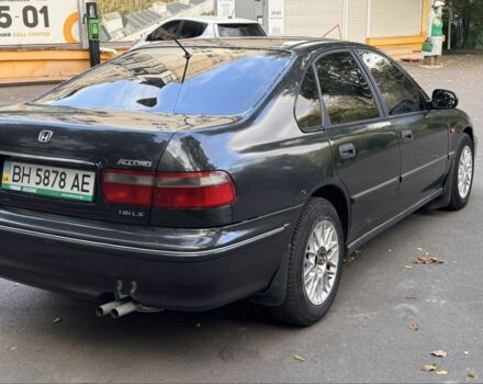 Черный Хонда Аккорд, объемом двигателя 1.8 л и пробегом 350 тыс. км за 2000 $, фото 6 на Automoto.ua
