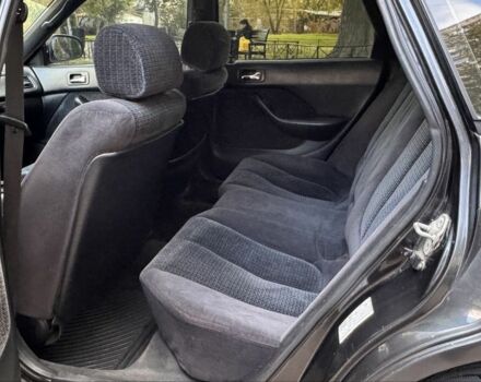 Черный Хонда Аккорд, объемом двигателя 1.8 л и пробегом 350 тыс. км за 2000 $, фото 10 на Automoto.ua