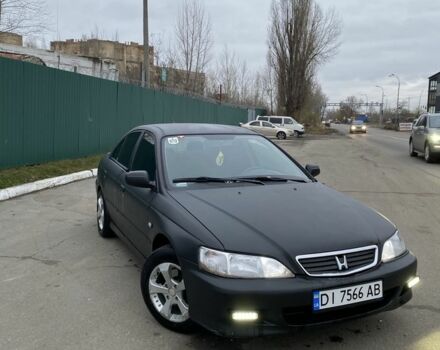 Черный Хонда Аккорд, объемом двигателя 1.9 л и пробегом 300 тыс. км за 2900 $, фото 1 на Automoto.ua